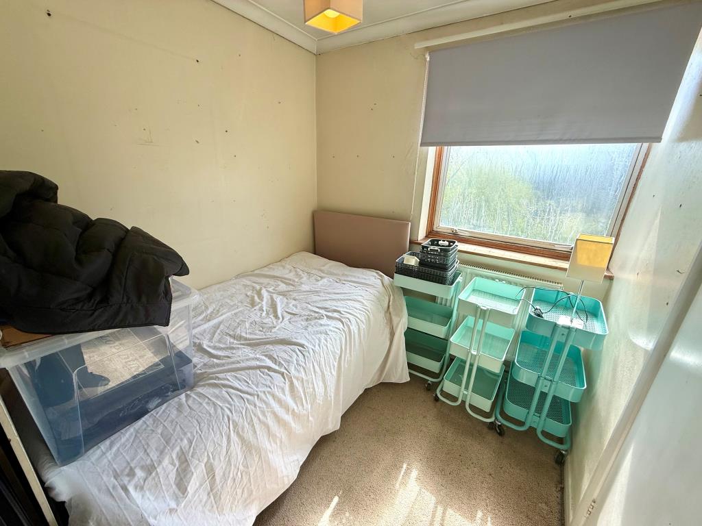 Lot: 162 - END-TERRACE HOUSE FOR IMPROVEMENT - Bedroom two